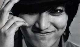 韩国大眼男明星,演绎时尚与演技的完美结合