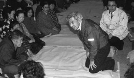 日本 下跪,传统礼仪与现代意义