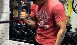 腕力明星,力量与荣耀的传奇故事