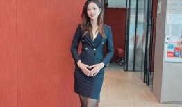 丝袜银行女职工换衣服,换衣间的时尚与职业魅力