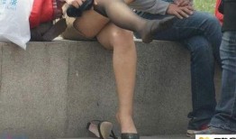 大学生换丝袜过程图片,大学生换丝袜的趣味过程