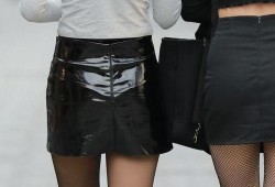 穿裙子配什么丝袜图片,穿裙子必备丝袜选择揭秘