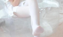 纯白丝袜小学生视频,揭秘小学生纯白丝袜的时尚魅力