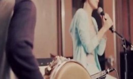 泪光闪闪在线播放,感人至深的在线播放故事